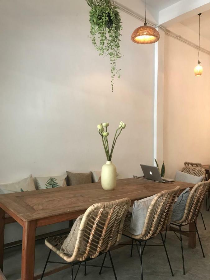 Sacred Lotus Plant-Based Café X Homestay Phnom Penh Exterior foto