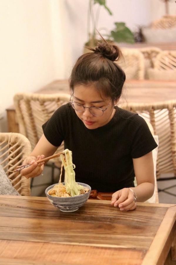 Sacred Lotus Plant-Based Café X Homestay Phnom Penh Exterior foto